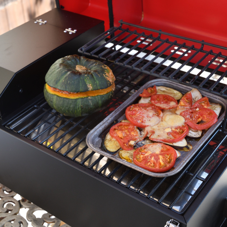 炉内温度と食材の中心部分の温度をリアルタイム表示できるペレットグリルASMOKE AS300で調理