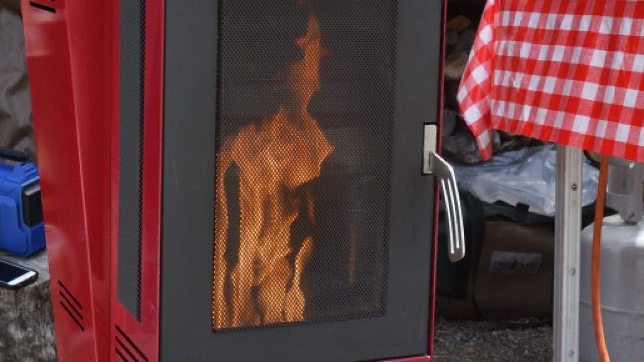 屋外用の無電源ペレットストーブ「パティオヒーター HOT SPOT13」